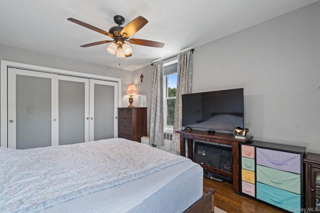 209-15 18th Avenue 3D, Bayside, NY 11360