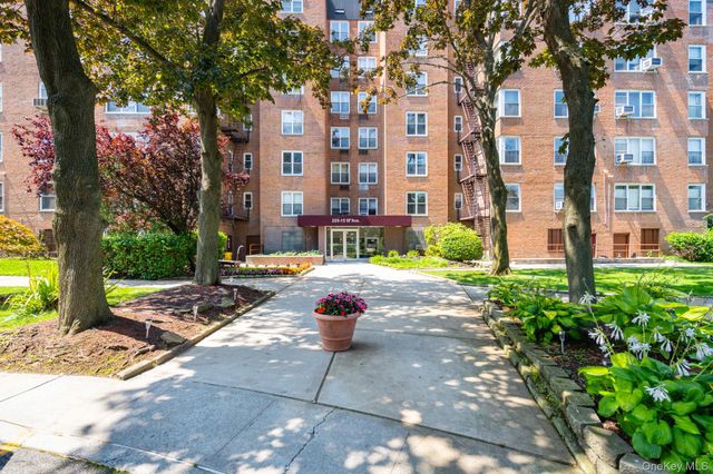 209-15 18th Avenue 3D, Bayside, NY 11360