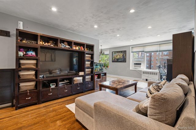 209-15 18th Avenue 3D, Bayside, NY 11360