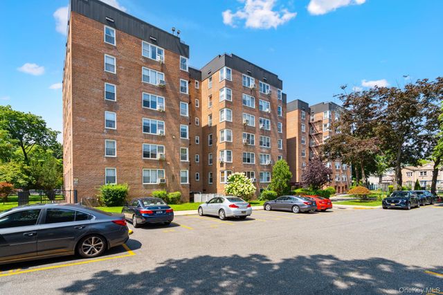 209-15 18th Avenue 3D, Bayside, NY 11360