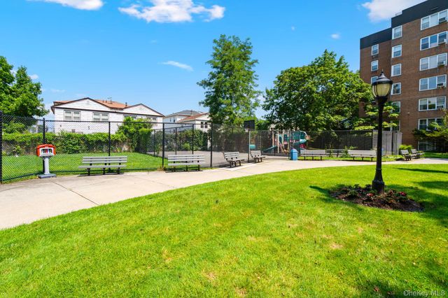 209-15 18th Avenue 3D, Bayside, NY 11360