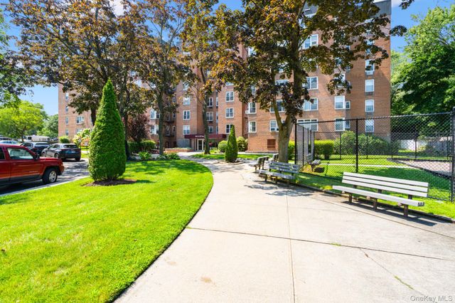209-15 18th Avenue 3D, Bayside, NY 11360