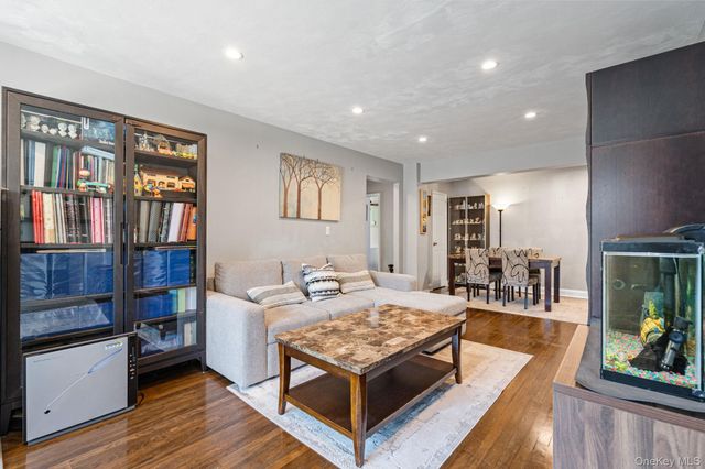209-15 18th Avenue 3D, Bayside, NY 11360