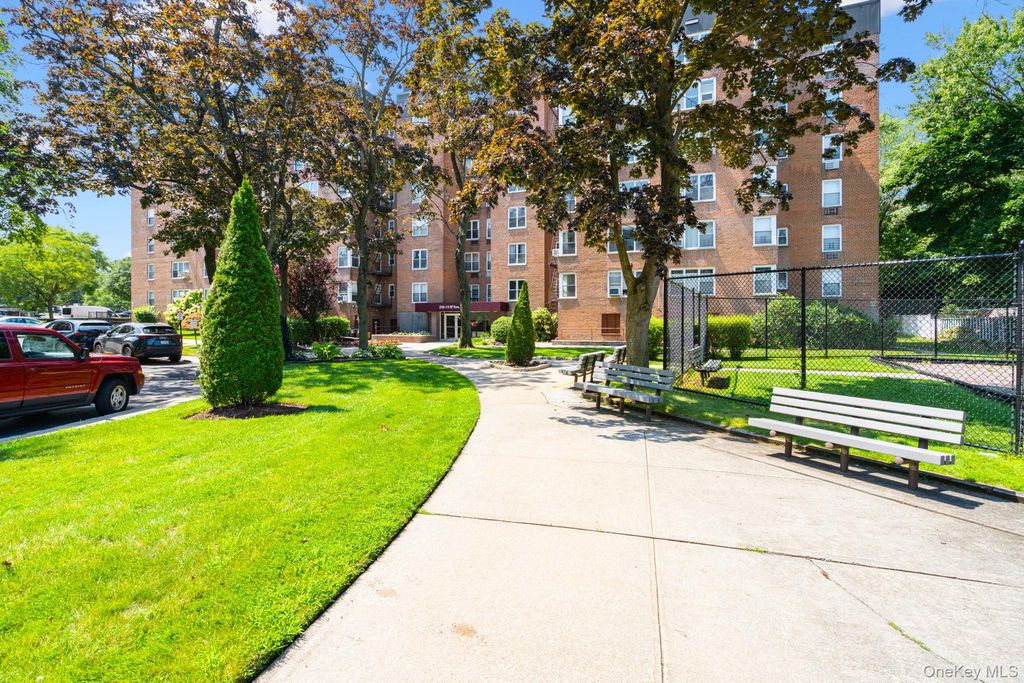 209-15 18th Avenue 3D, Bayside, NY 11360 — photo 2