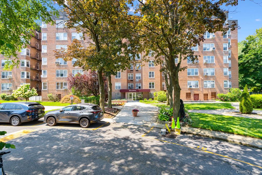 209-15 18th Avenue 3D, Bayside, NY 11360 — photo 3