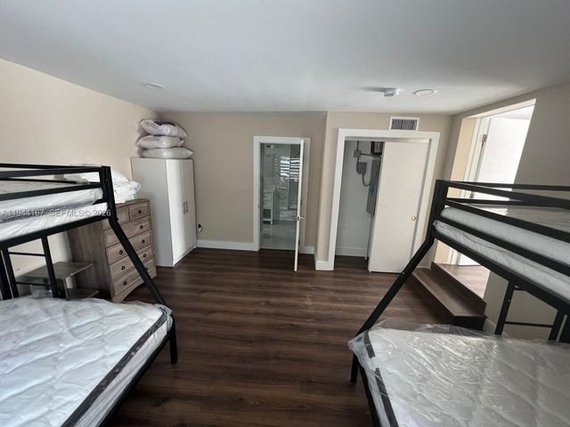 945 79th Ter 2, Miami Beach, FL 33141