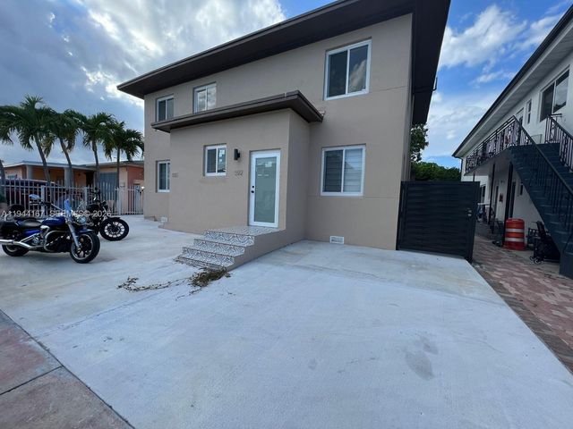 945 79th Ter 2, Miami Beach, FL 33141