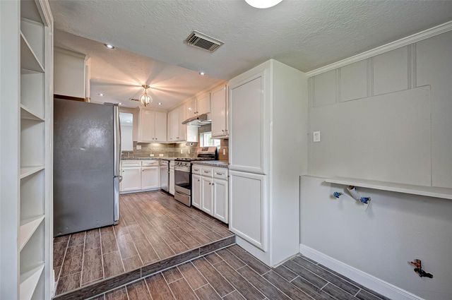 1510 Walton Street, Houston, TX 77009