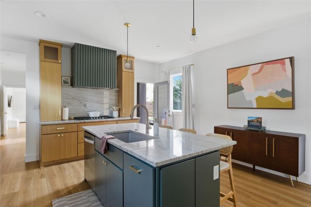 1001 Scenic DR, Georgetown, TX 78626