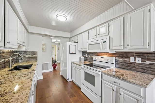 2025 NEW BEDFORD DRIVE, Sun City Center, FL 33573
