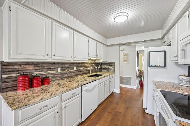 2025 NEW BEDFORD DRIVE, Sun City Center, FL 33573