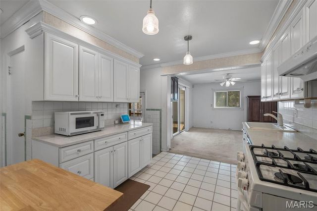 8618 Spoon Drive, St Louis, MO 63132