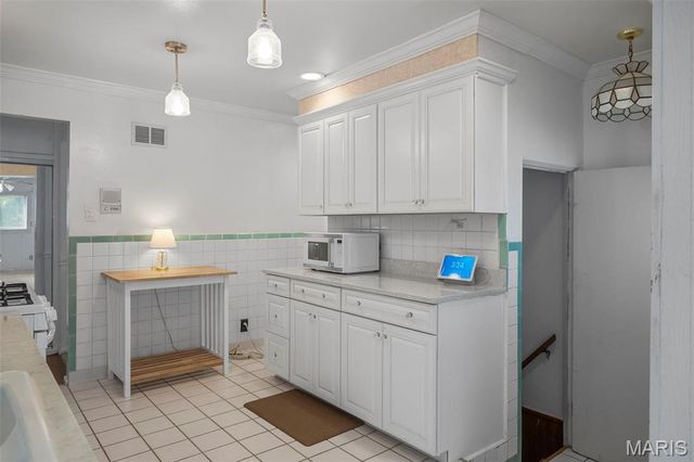 8618 Spoon Drive, St Louis, MO 63132