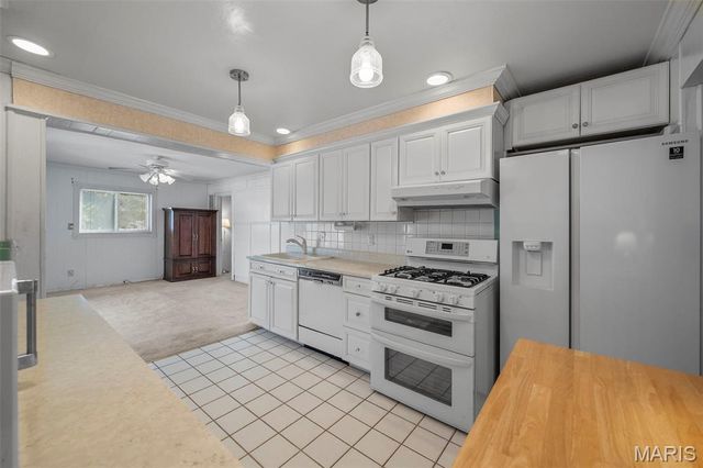 8618 Spoon Drive, St Louis, MO 63132