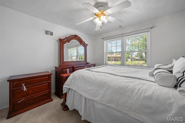 8618 Spoon Drive, St Louis, MO 63132