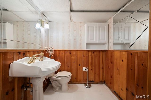 8618 Spoon Drive, St Louis, MO 63132