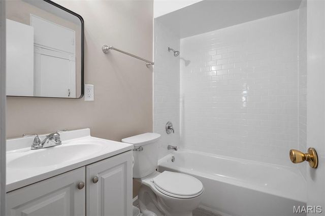 8618 Spoon Drive, St Louis, MO 63132