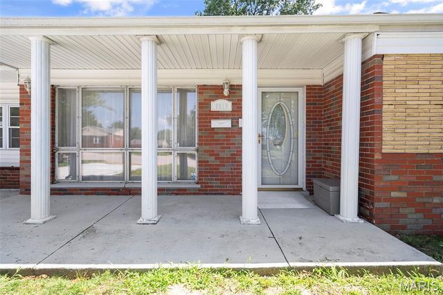 8618 Spoon Drive, St Louis, MO 63132