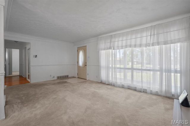 8618 Spoon Drive, St Louis, MO 63132