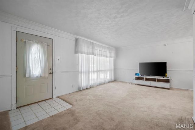 8618 Spoon Drive, St Louis, MO 63132