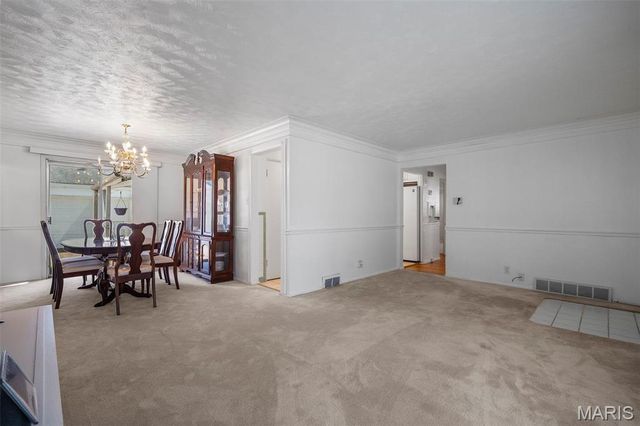 8618 Spoon Drive, St Louis, MO 63132