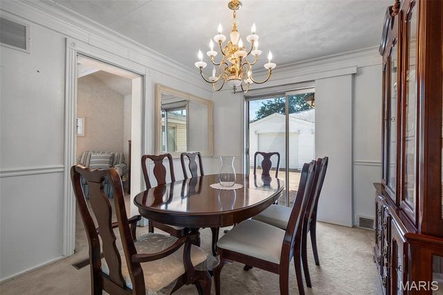 8618 Spoon Drive, St Louis, MO 63132