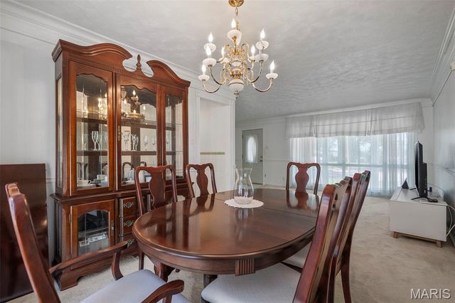 8618 Spoon Drive, St Louis, MO 63132