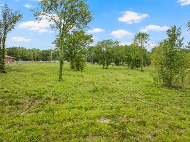 2906 N Jefferson Avenue, Mt Pleasant, TX 75455