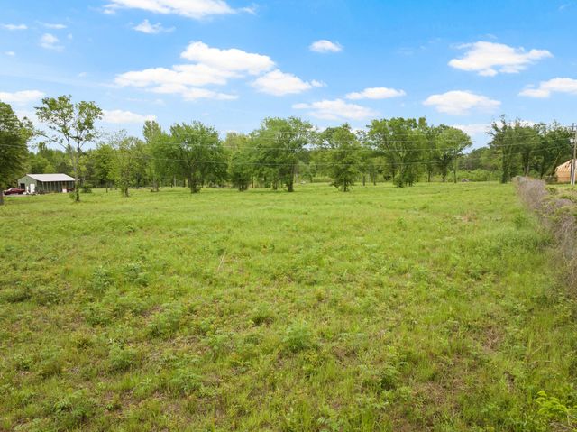 2906 N Jefferson Avenue, Mt Pleasant, TX 75455