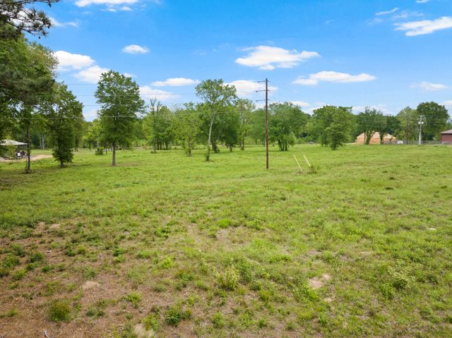 2906 N Jefferson Avenue, Mt Pleasant, TX 75455