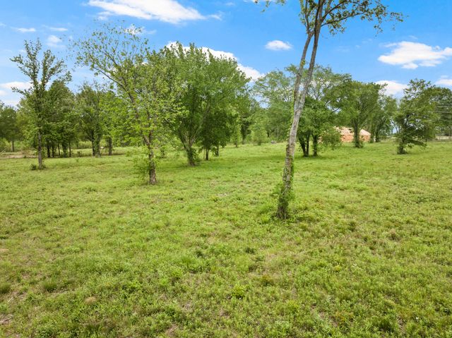 2906 N Jefferson Avenue, Mt Pleasant, TX 75455