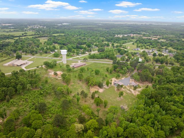 2906 N Jefferson Avenue, Mt Pleasant, TX 75455