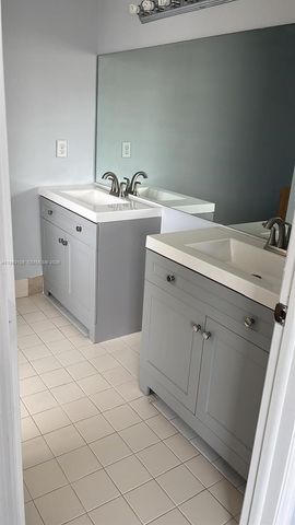 16424 SW 73rd Ter 16424, Miami, FL 33193