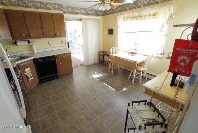 47 Coral Bell Holw Hollow, Toms River, NJ 08755