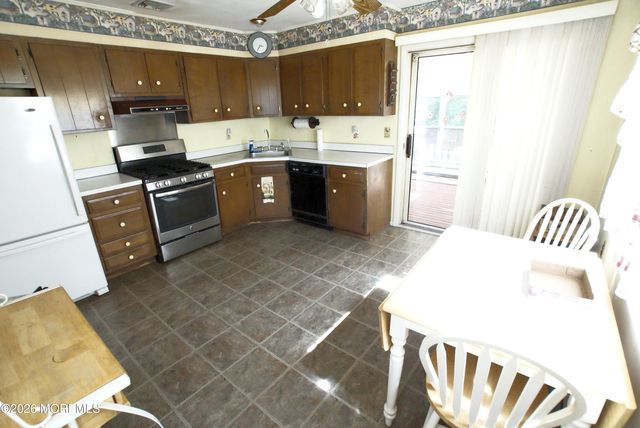 47 Coral Bell Holw Hollow, Toms River, NJ 08755