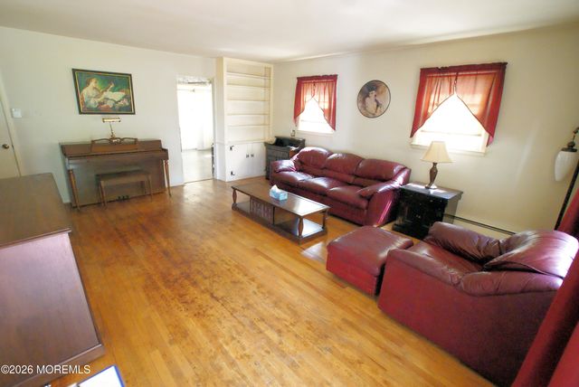 47 Coral Bell Holw Hollow, Toms River, NJ 08755