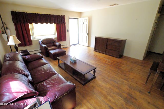 47 Coral Bell Holw Hollow, Toms River, NJ 08755
