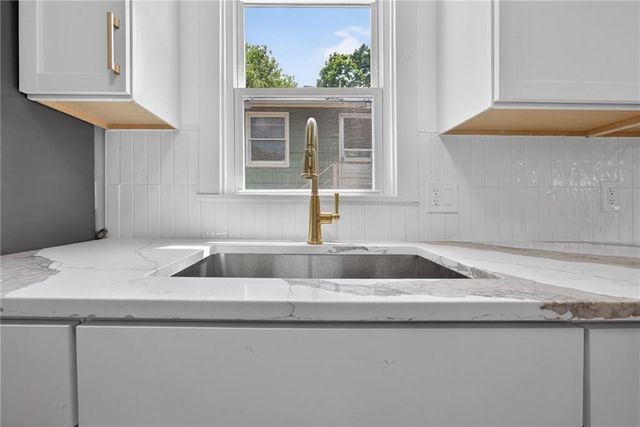 110 W 79th Terrace, Kansas City, MO 64114