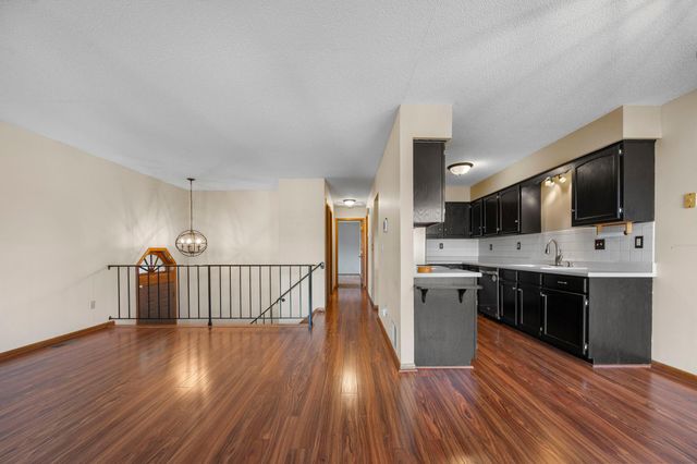 2505 Geranium Avenue E, Maplewood, MN 55119