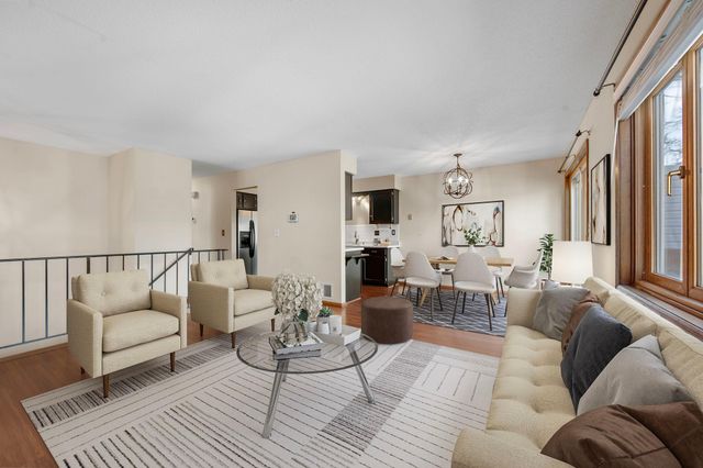 2505 Geranium Avenue E, Maplewood, MN 55119