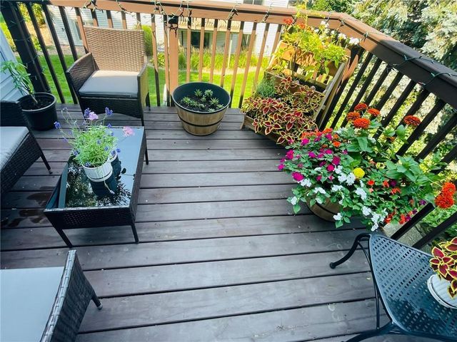 2505 Geranium Avenue E, Maplewood, MN 55119