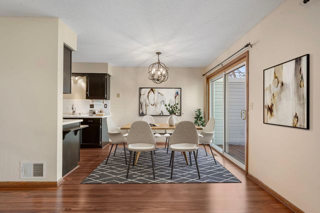 2505 Geranium Avenue E, Maplewood, MN 55119