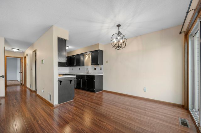 2505 Geranium Avenue E, Maplewood, MN 55119