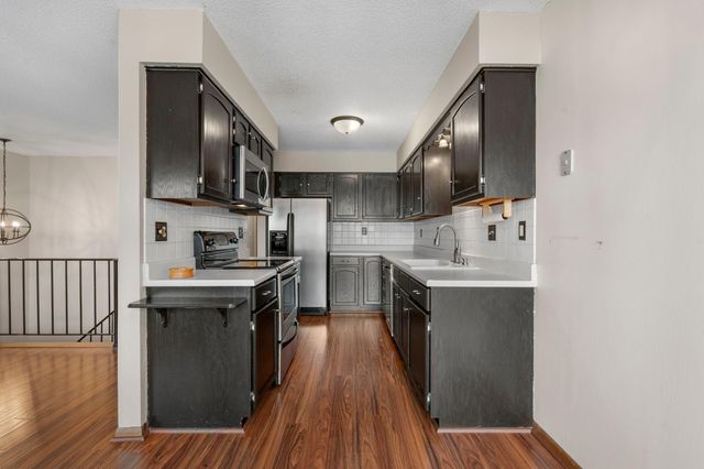 2505 Geranium Avenue E, Maplewood, MN 55119