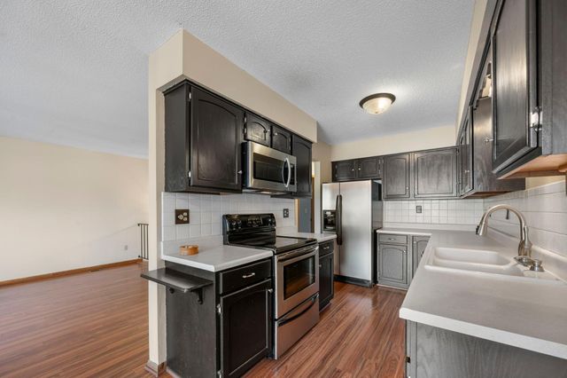 2505 Geranium Avenue E, Maplewood, MN 55119