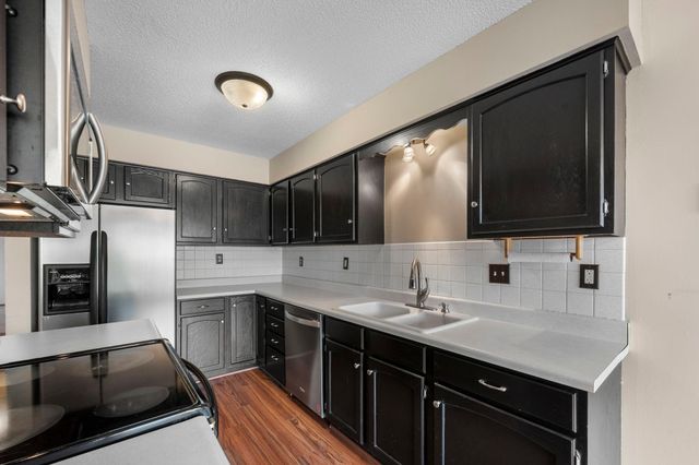 2505 Geranium Avenue E, Maplewood, MN 55119