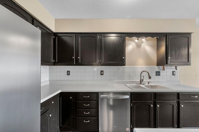 2505 Geranium Avenue E, Maplewood, MN 55119