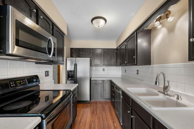 2505 Geranium Avenue E, Maplewood, MN 55119