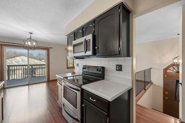 2505 Geranium Avenue E, Maplewood, MN 55119