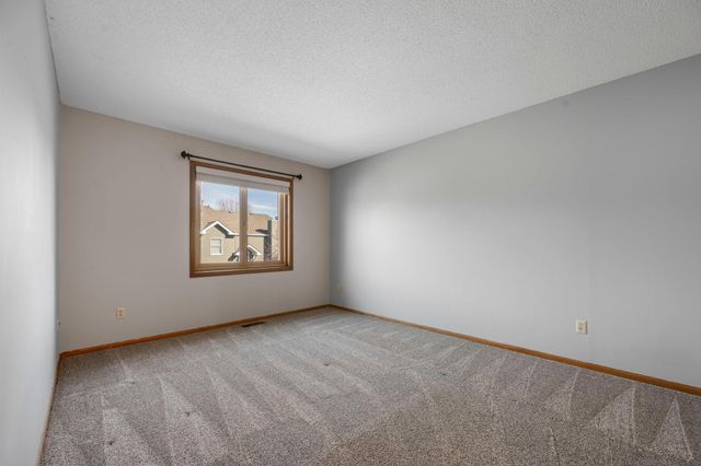 2505 Geranium Avenue E, Maplewood, MN 55119